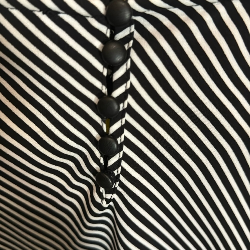 Beautiful never worn black and white stripes long sleeve shirt! Lots of details!